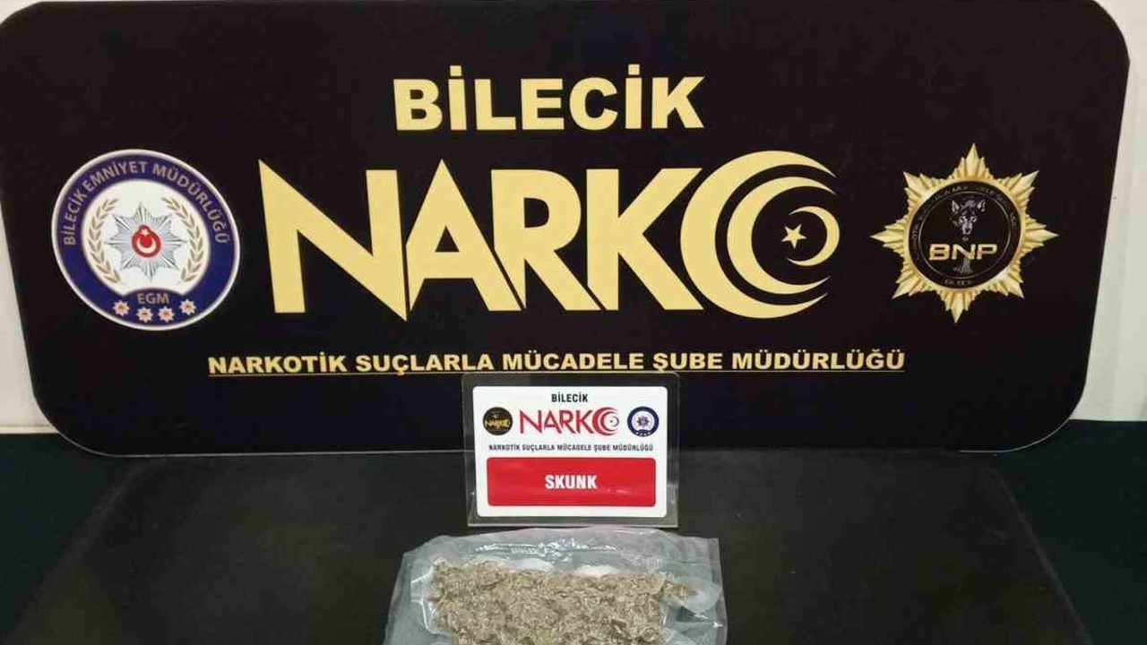220 gram uyuşturucu maddeyi çadırın içine saklamışlar
