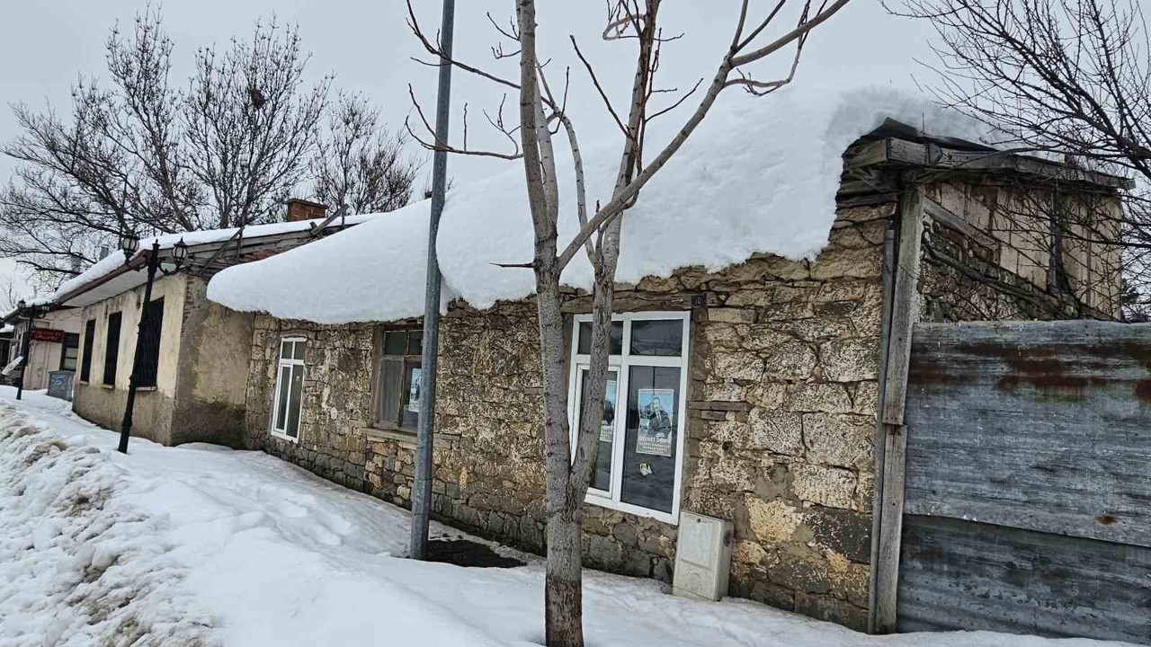 Tarihi Harputta dondurucu soğuklar etkisini sürdürüyor
