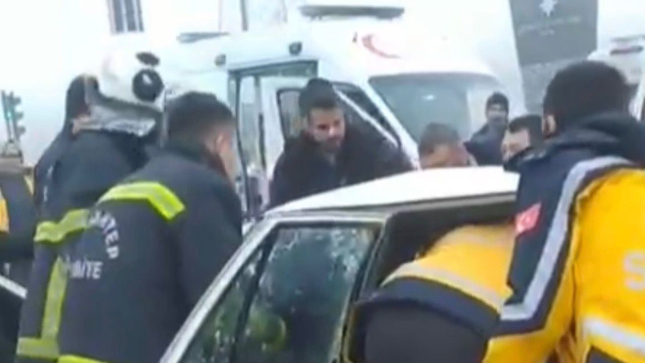 Gaziantep’te 2 aracın karıştığı trafik kazası: 1 ölü, 6 yaralı
