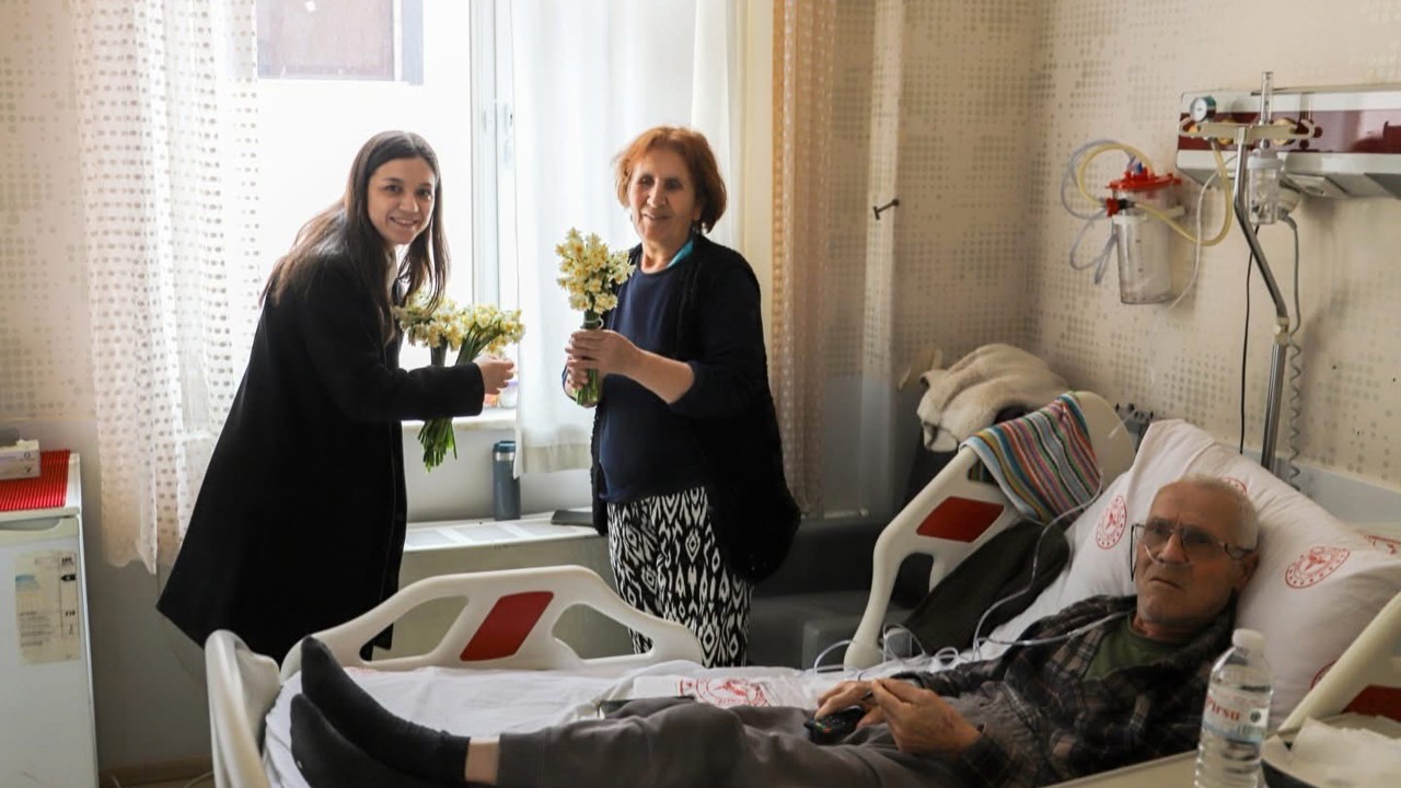 İptal edilen festivalin nergisleri hastanede yüzleri güldürdü
