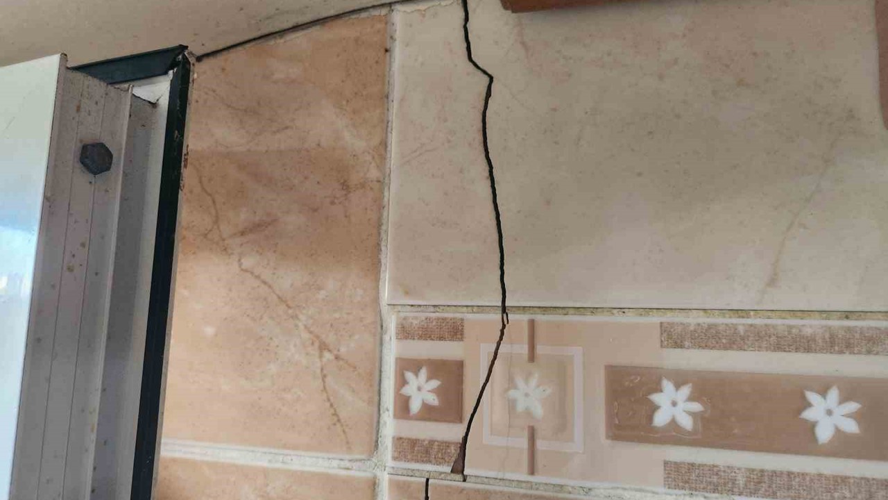 Urla’da önlem alınmadan yapılan temel kazısı faciaya neden oluyordu
