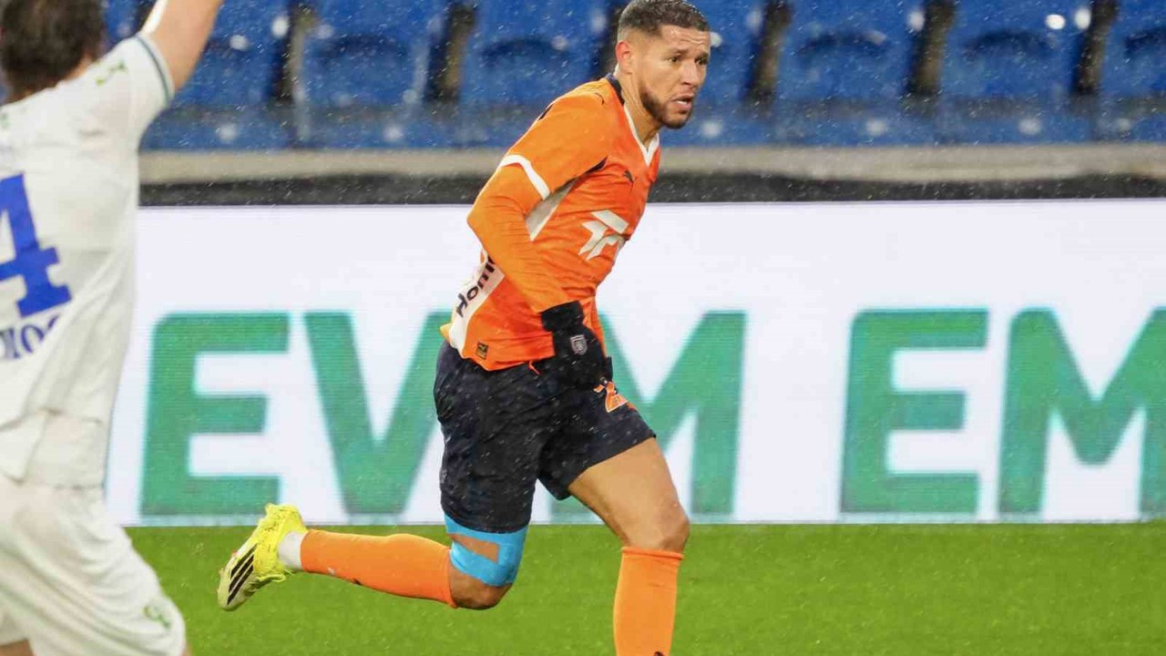 Trendyol Süper Lig: RAMS Başakşehir: 1 - Çaykur Rizespor: 1 (İlk yarı)
