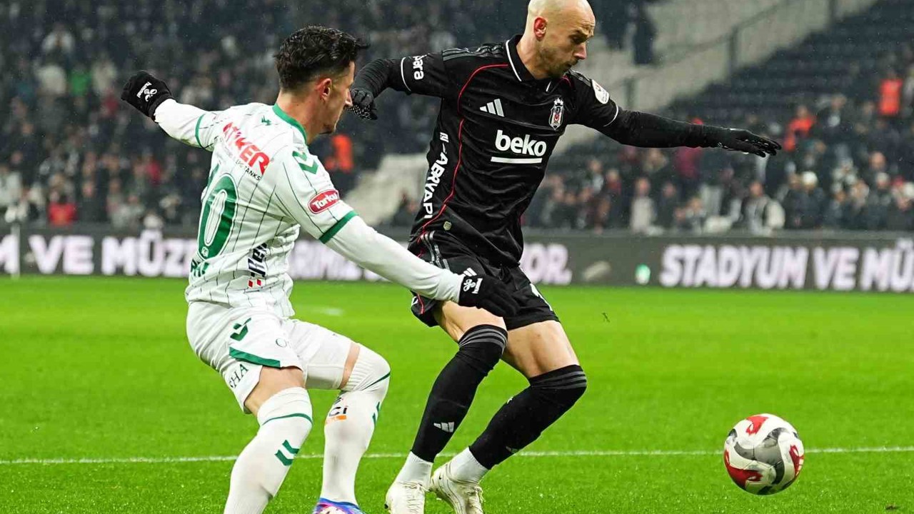 Trendyol Süper Lig: Beşiktaş: 1 - Konyaspor: 1 (İlk yarı)
