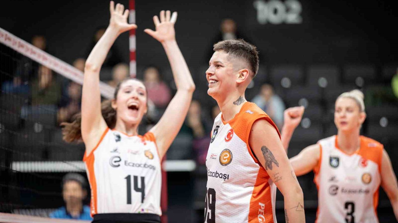 Sultanlar Ligi: Eczacıbaşı Dynavit: 3 - Nilüfer Belediyespor Eker: 0
