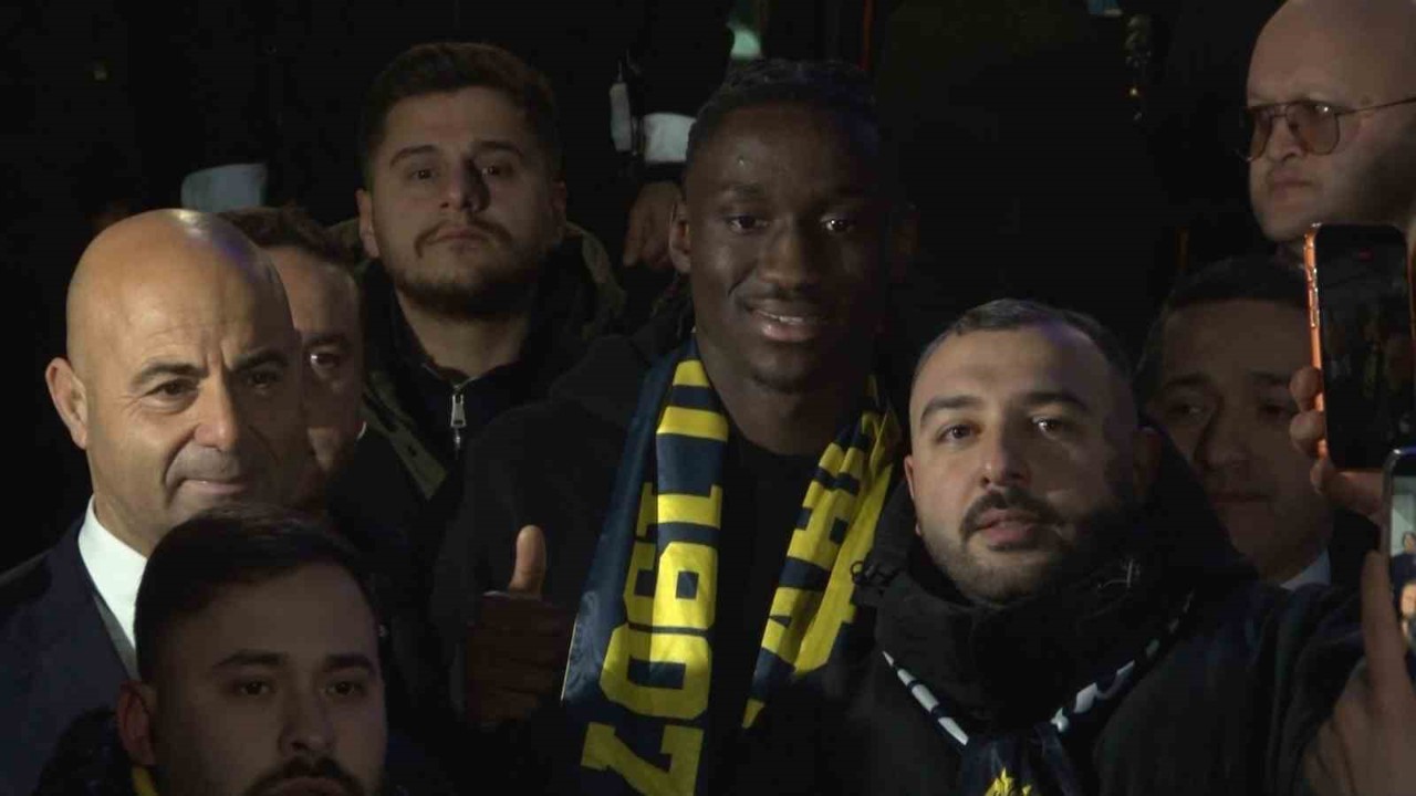 Fenerbahçe’nin yeni transferi Sidiki Cherif, İstanbul’da

