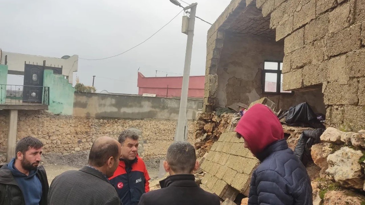 Şiddetli yağış İdil’de bir evi yıktı
