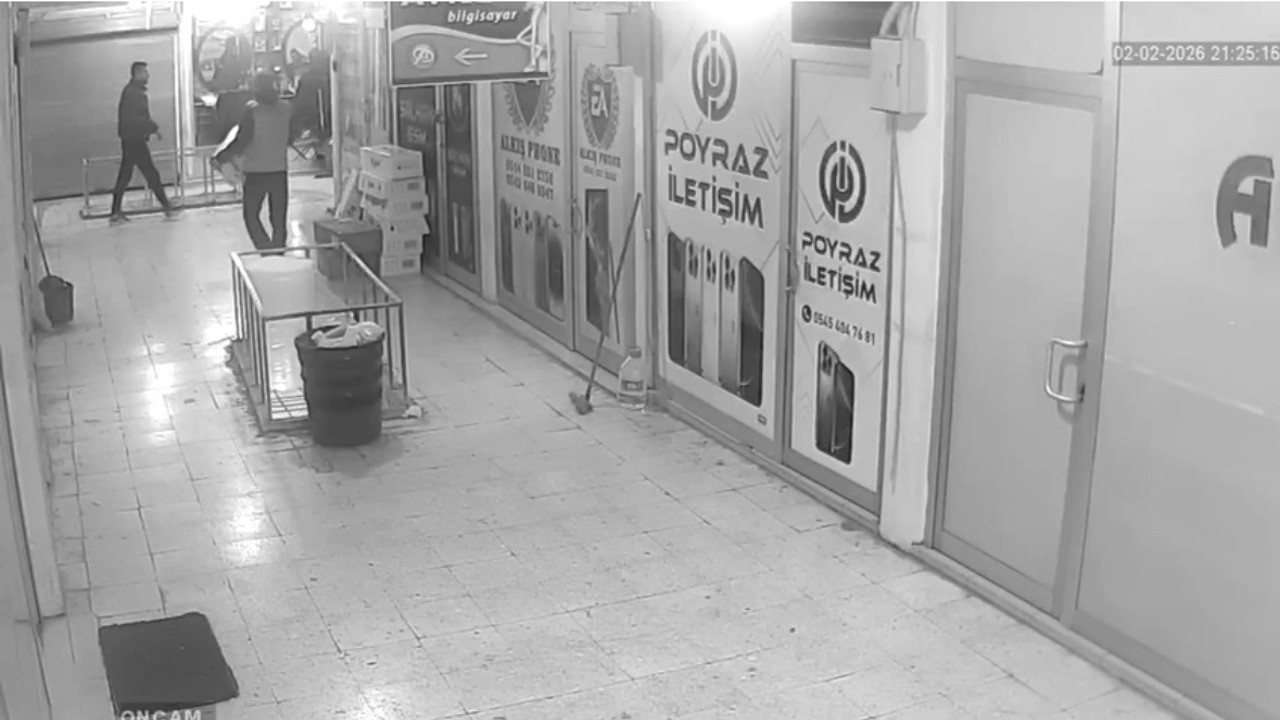 Mardin’de iş yerinden elektrikli süpürge hırsızlığı kamerada
