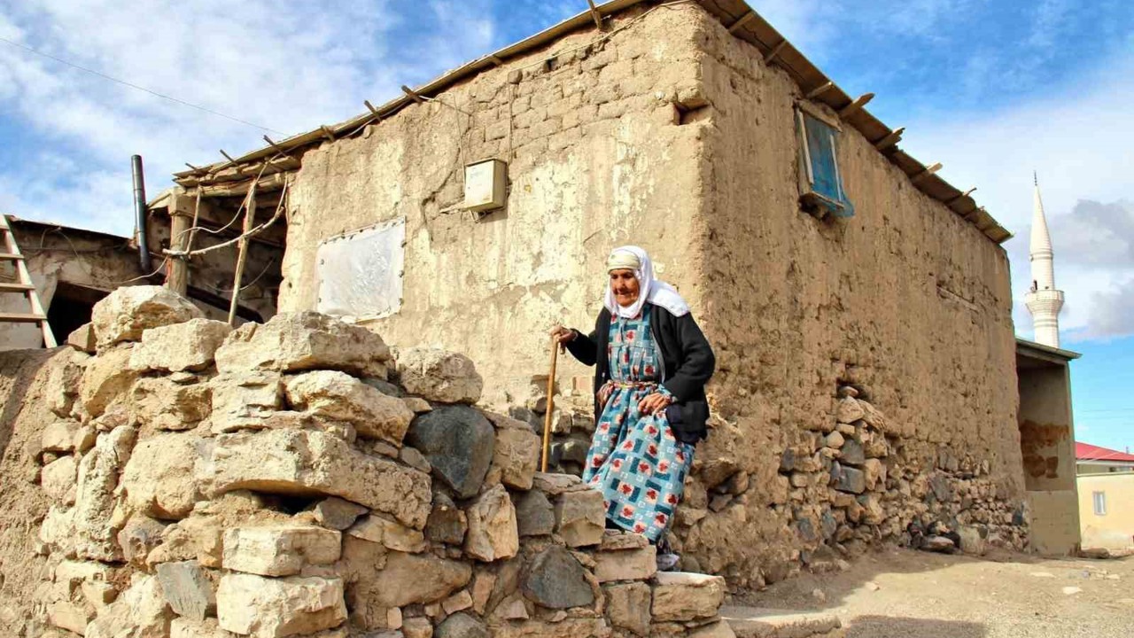 Kahramanmaraş’ta yıllara meydan okuyan evler görüntülendi
