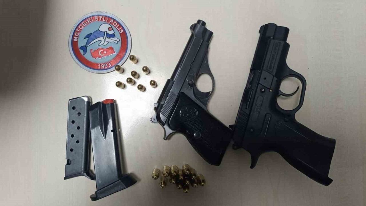 Yunus polisleri ruhsatsız silah ele geçirdi
