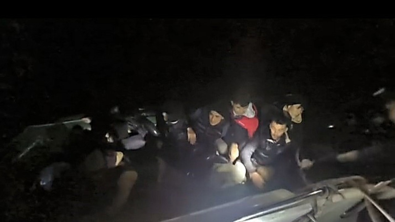 Çanakkale’de 7 kaçak göçmen ve 1 göçmen kaçakçısı yakalandı
