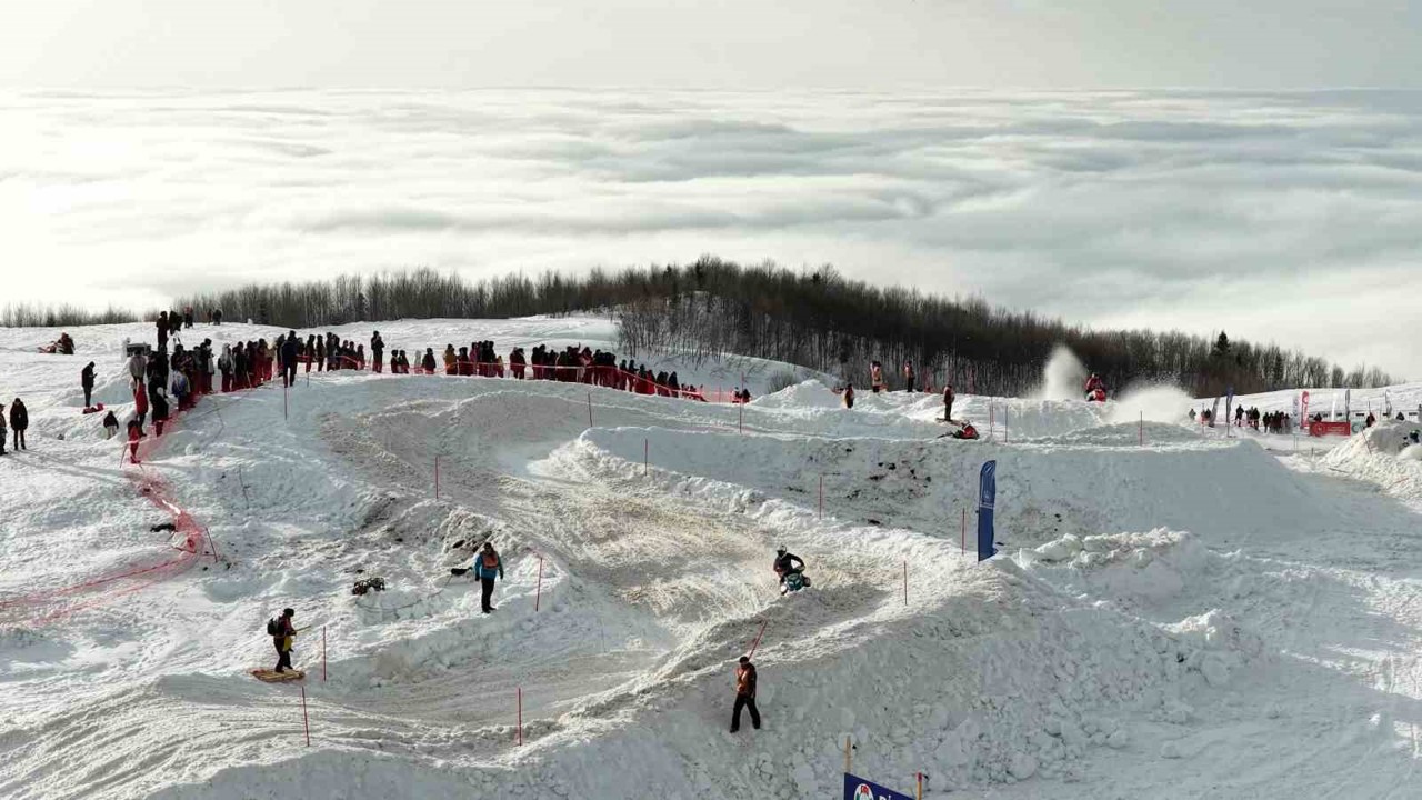 Rize’de adrenalin sis deniziyle buluştu, ortaya görsel şölen çıktı
