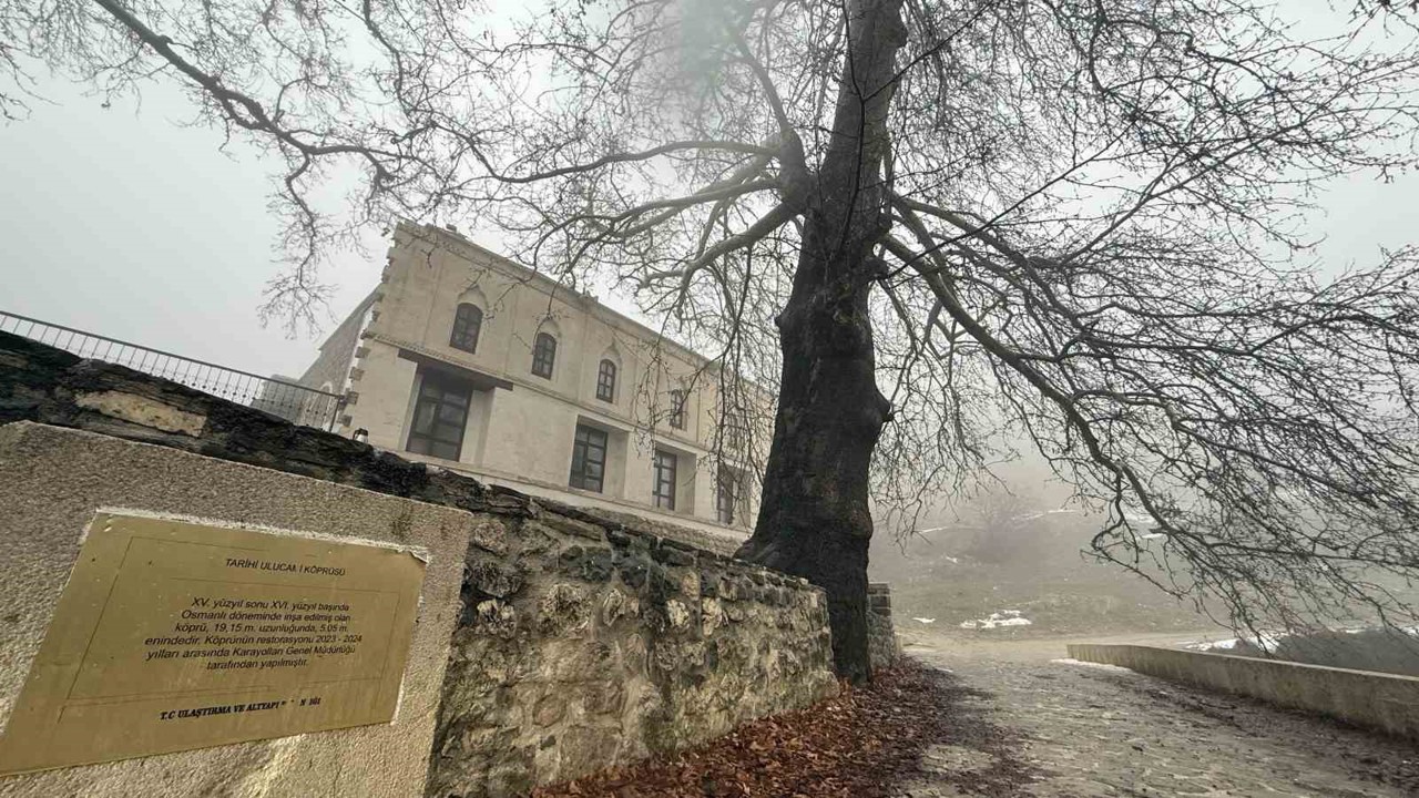 Lice’deki 486 yıllık Atak Ulu Camii sis içinde kaldı
