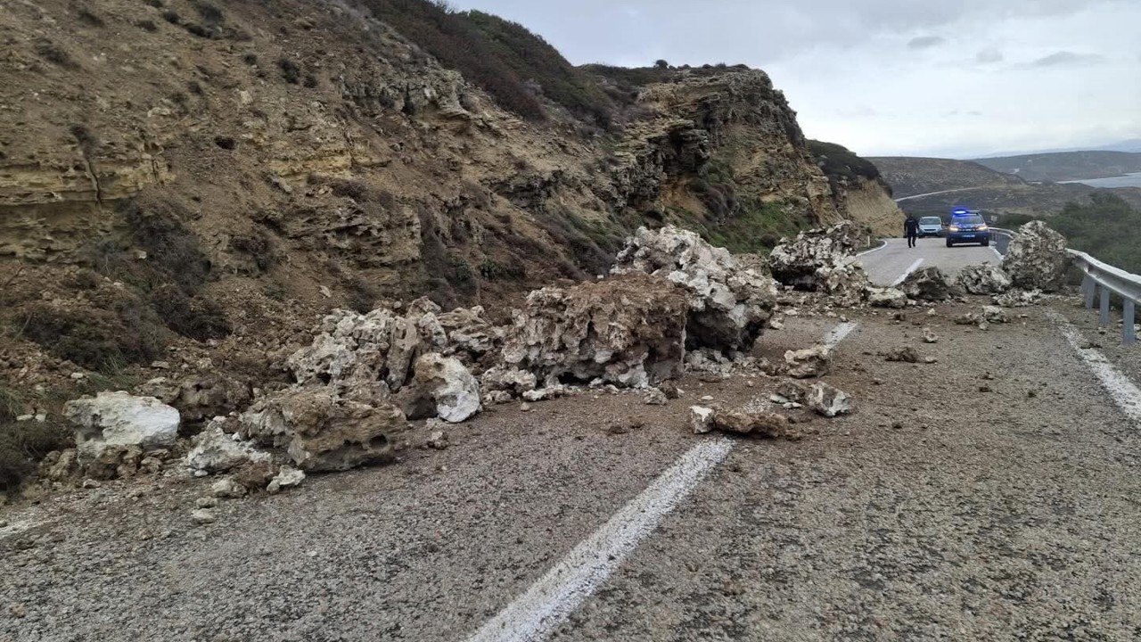 Bozcaada’da heyelan
