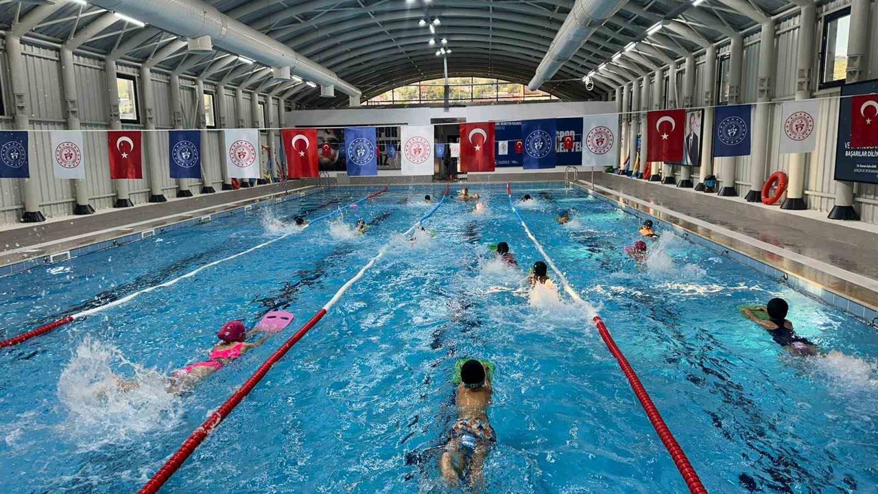Bilecik’te spor okullarında yüzme antrenmanları sürüyor
