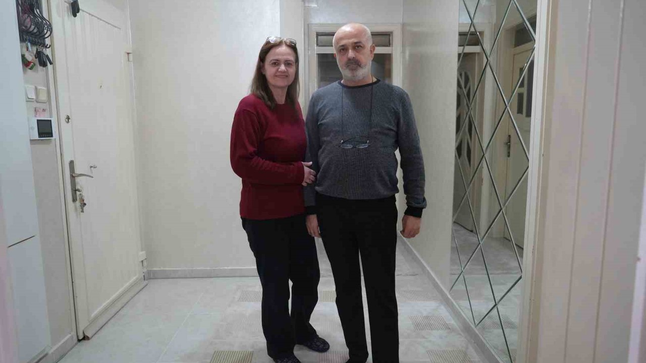 3 gün enkazda kalan aile depremi unutamıyor
