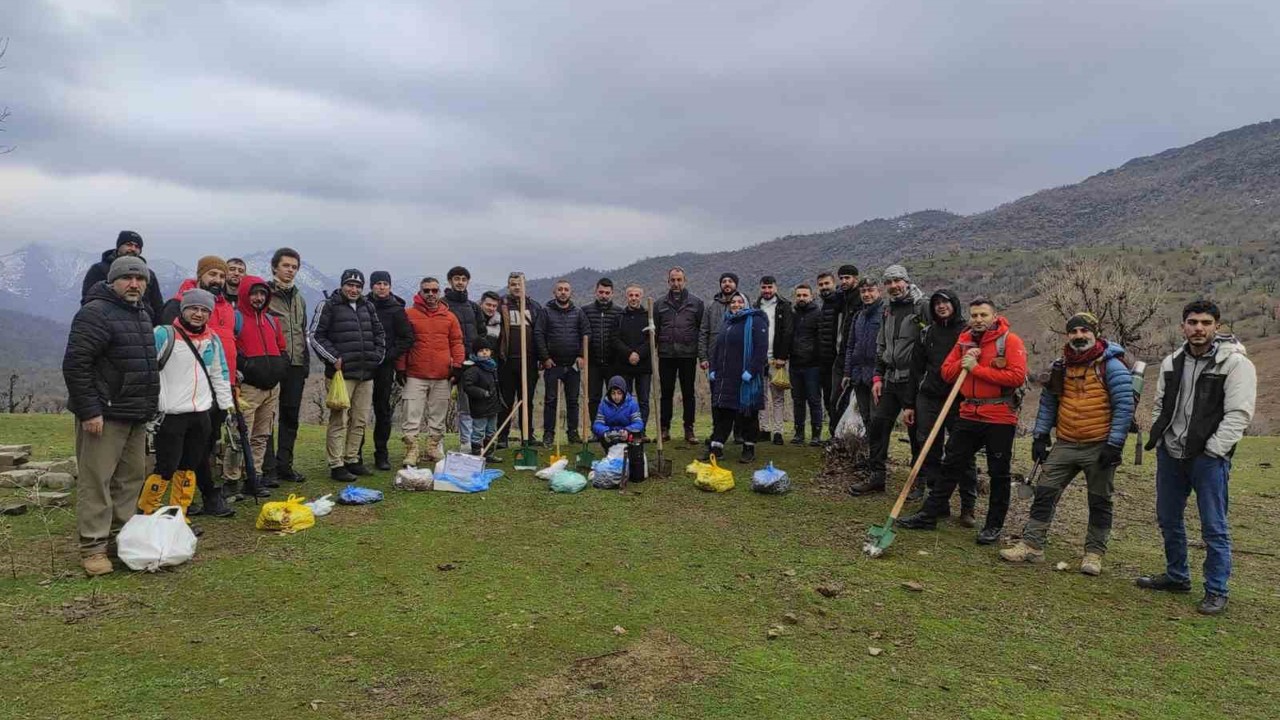 Batman’da 3 bin meşe palamudu toprakla buluşturuldu
