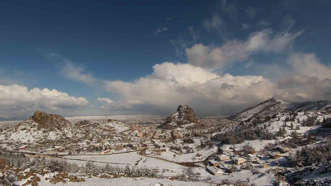 ‘4 Mevsim’ temalı Karahisar Kalesi görüntüsü mest etti
