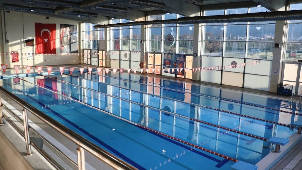 Yunusemre’den kadınlara özel kış dönemi yüzme kursu
