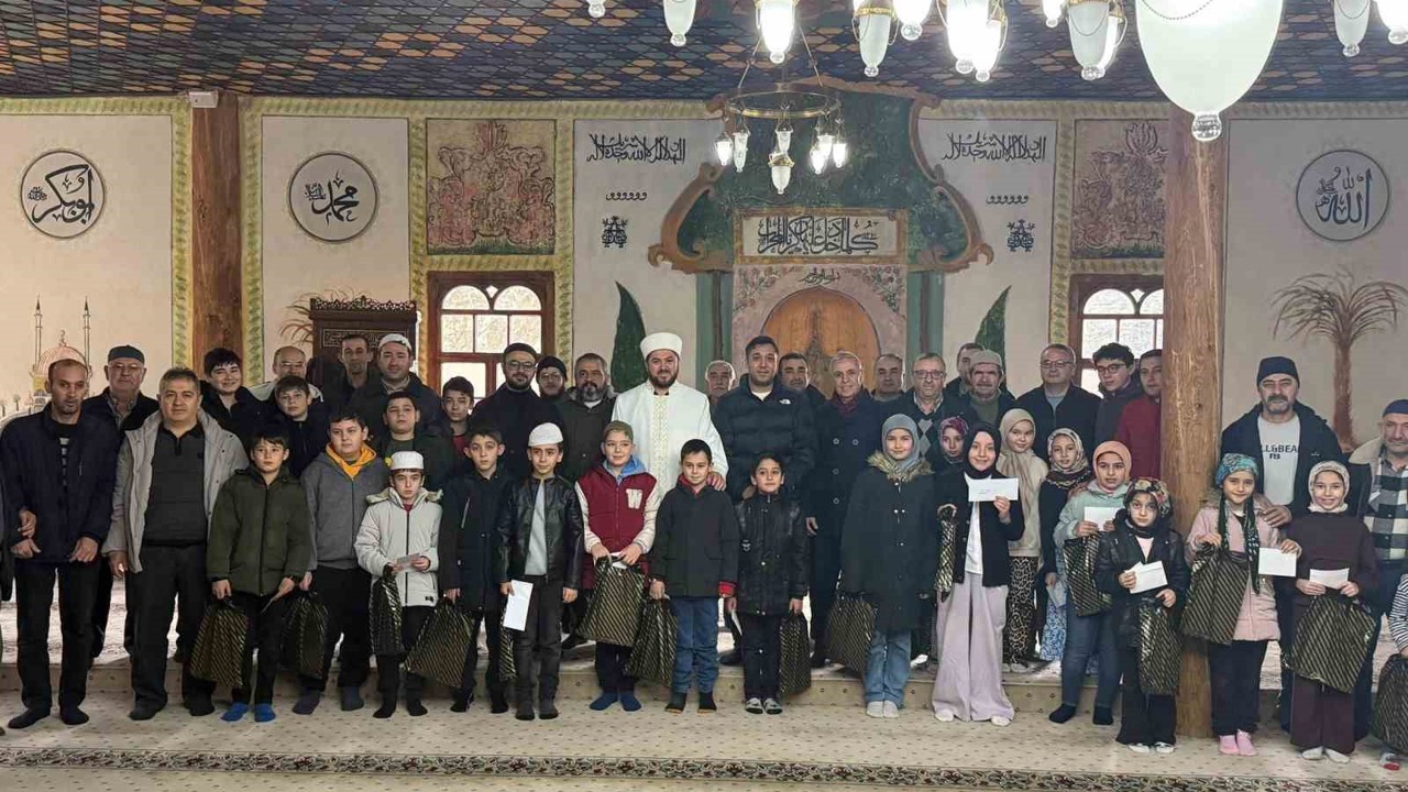 Şaphane’de "Camiyi Seviyoruz, Namazla Buluşuyoruz" programında öğrencilere ödül
