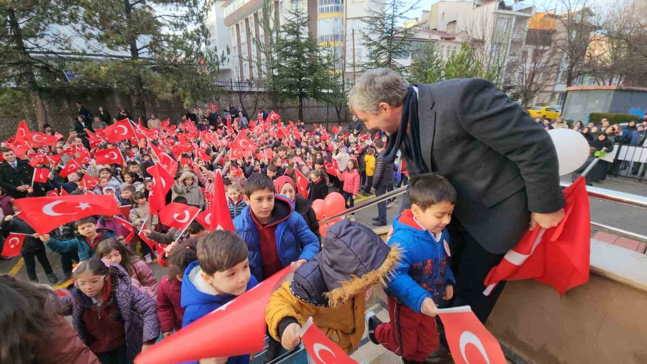 Kütahya’da 2. dönemin ilk dersinin konusu "Bayrak" oldu
