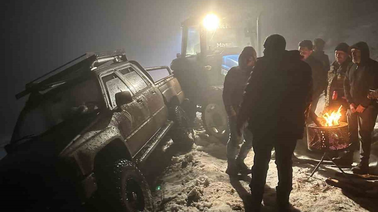 Burdur’da dağda mahsur kalan 4 kişi kurtarıldı
