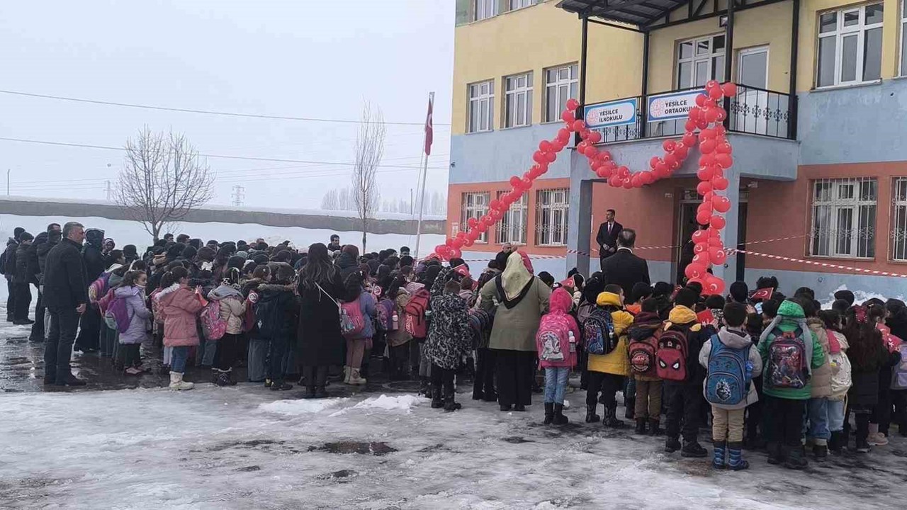 Muş’ta ikinci dönem "Bayrak Sevgisi" temasıyla başladı
