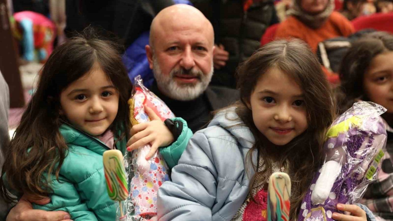 Başkan Çolakbayrakdar: "En kıymetli hazinemiz çocuklarımızın gülümsemesidir"
