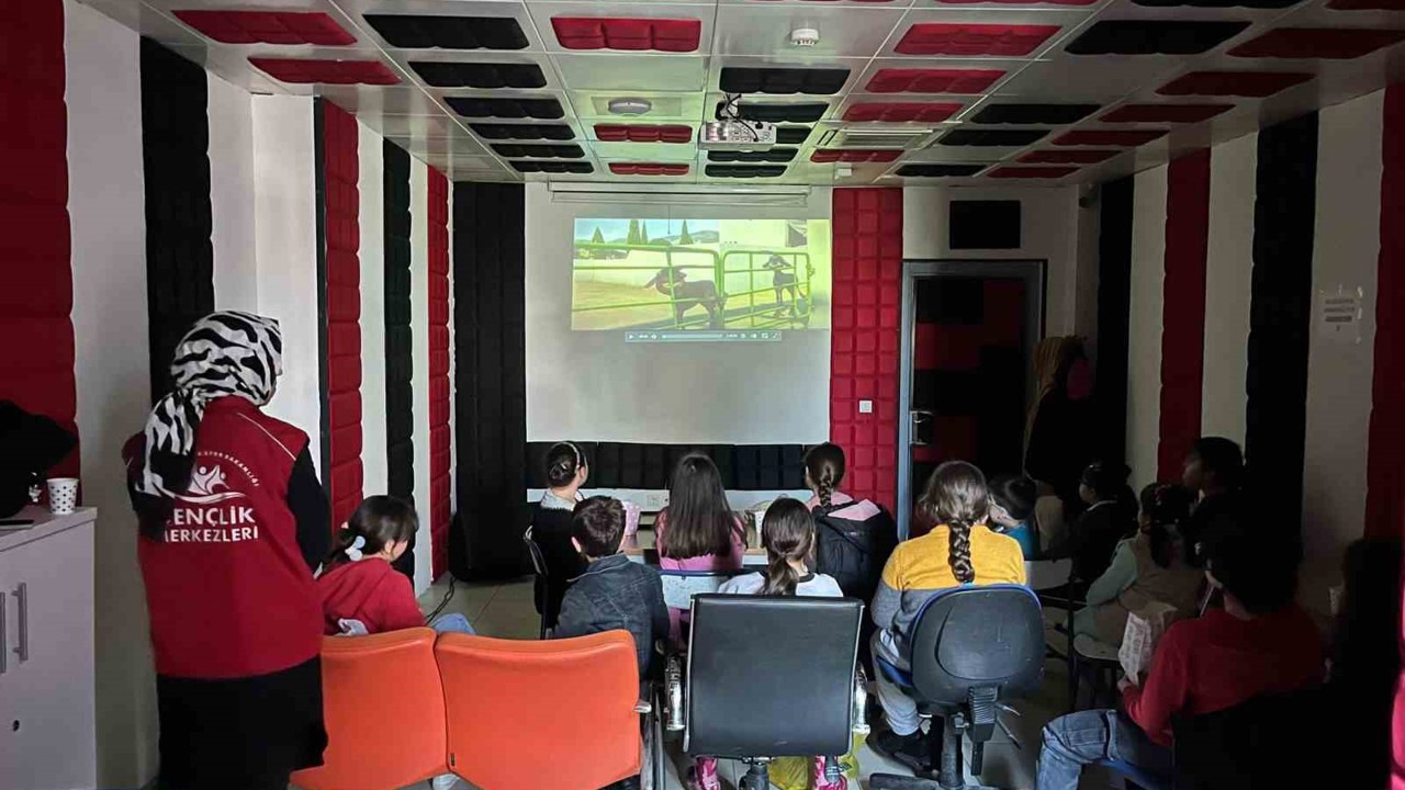 Kış kulübünde sinema etkinliği
