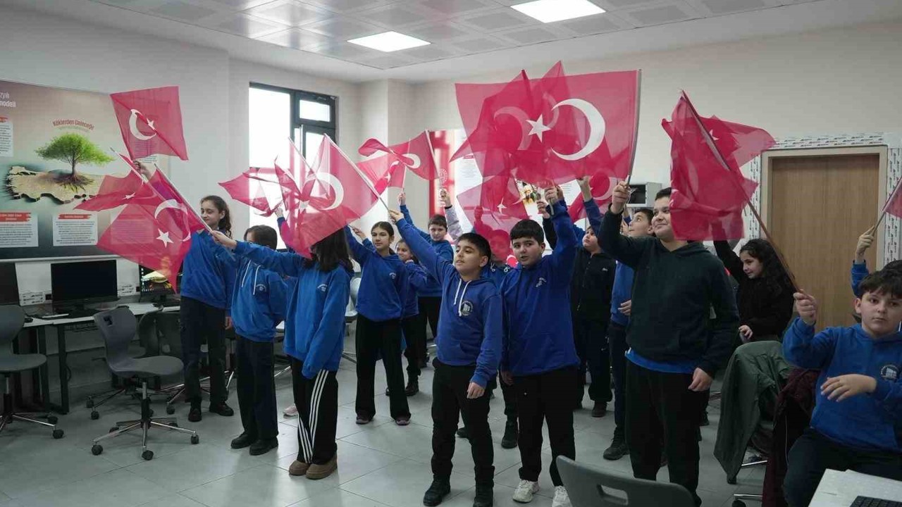 Zabıtadan bayrak sevgisine destek
