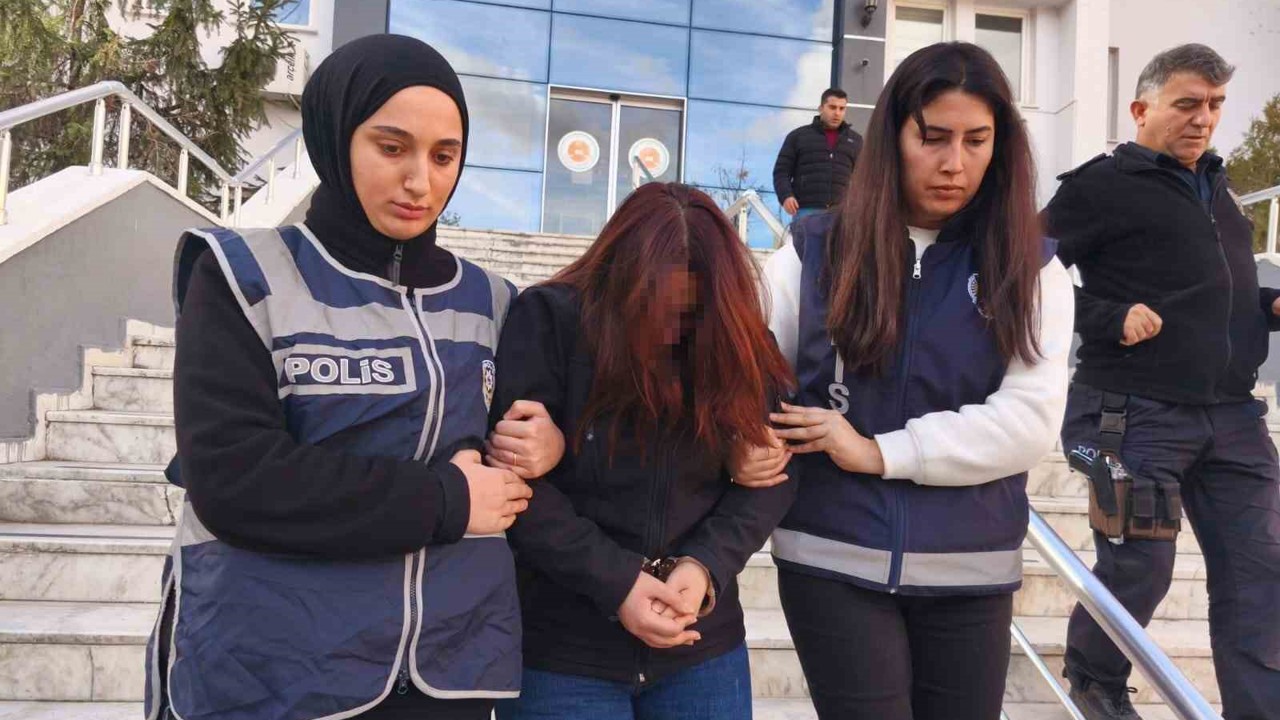 Yeni görüntüler ortaya çıktı: Bebeğe şiddet uygulayan hemşire başka bebeğe de tokat atmış

