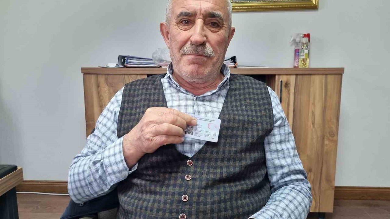 Bu muhtara herkes ‘abi’ demek zorunda kalıyor
