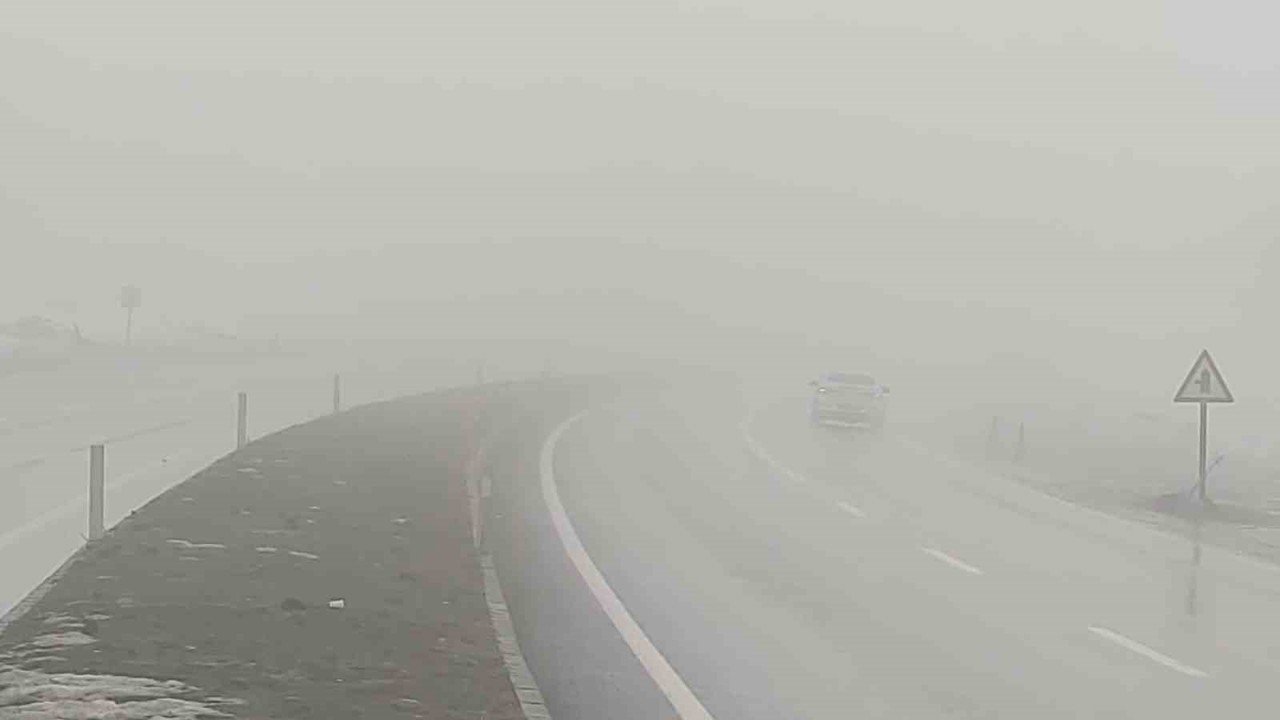 Bingöl’de yoğun sis görüş mesafesini düşürdü
