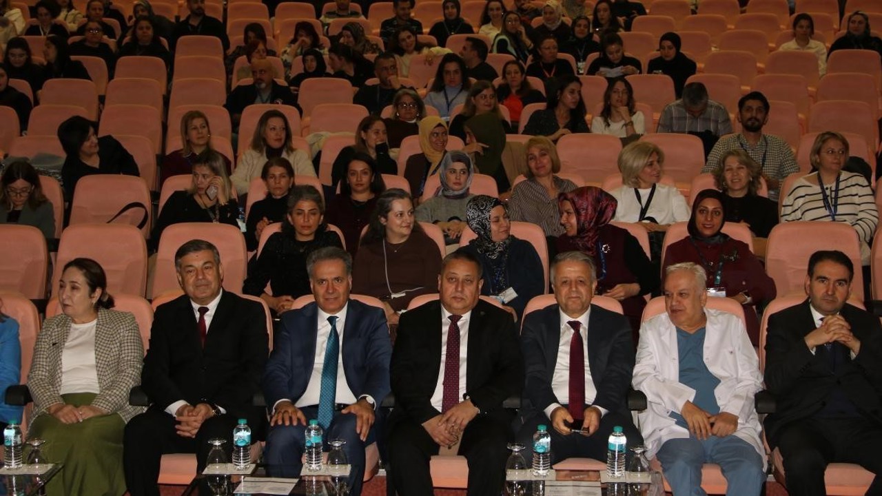 "Yoğun Bakım Hemşireliğinde Güncel Yaklaşımlar" sempozyumu düzenlendi
