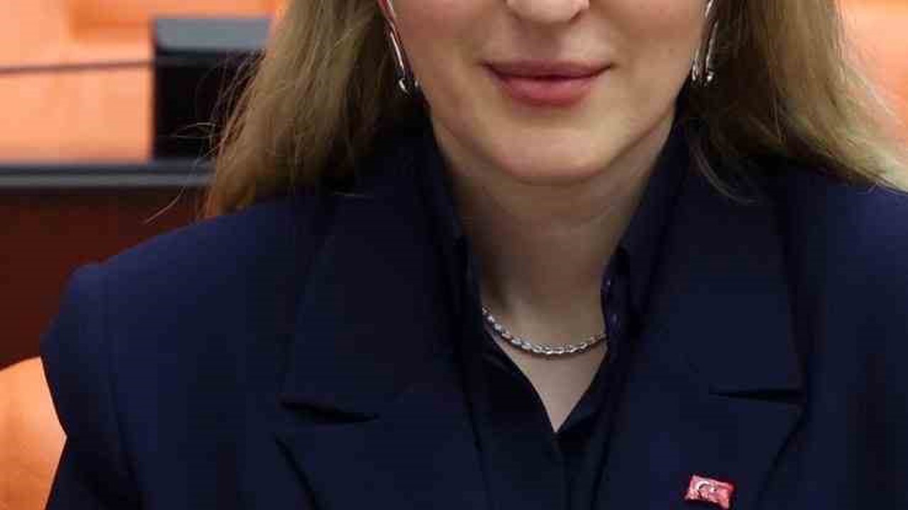 AK Parti Malatya Milletvekili İnanç Siraç Kara Ölmeztoprak, Berat Kandili mesajı
