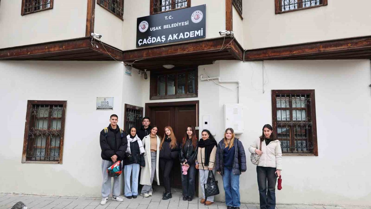 Uşak Belediyesi öğrencileri ücretsiz üniversite sınavı için kurs imkanı sağlıyor
