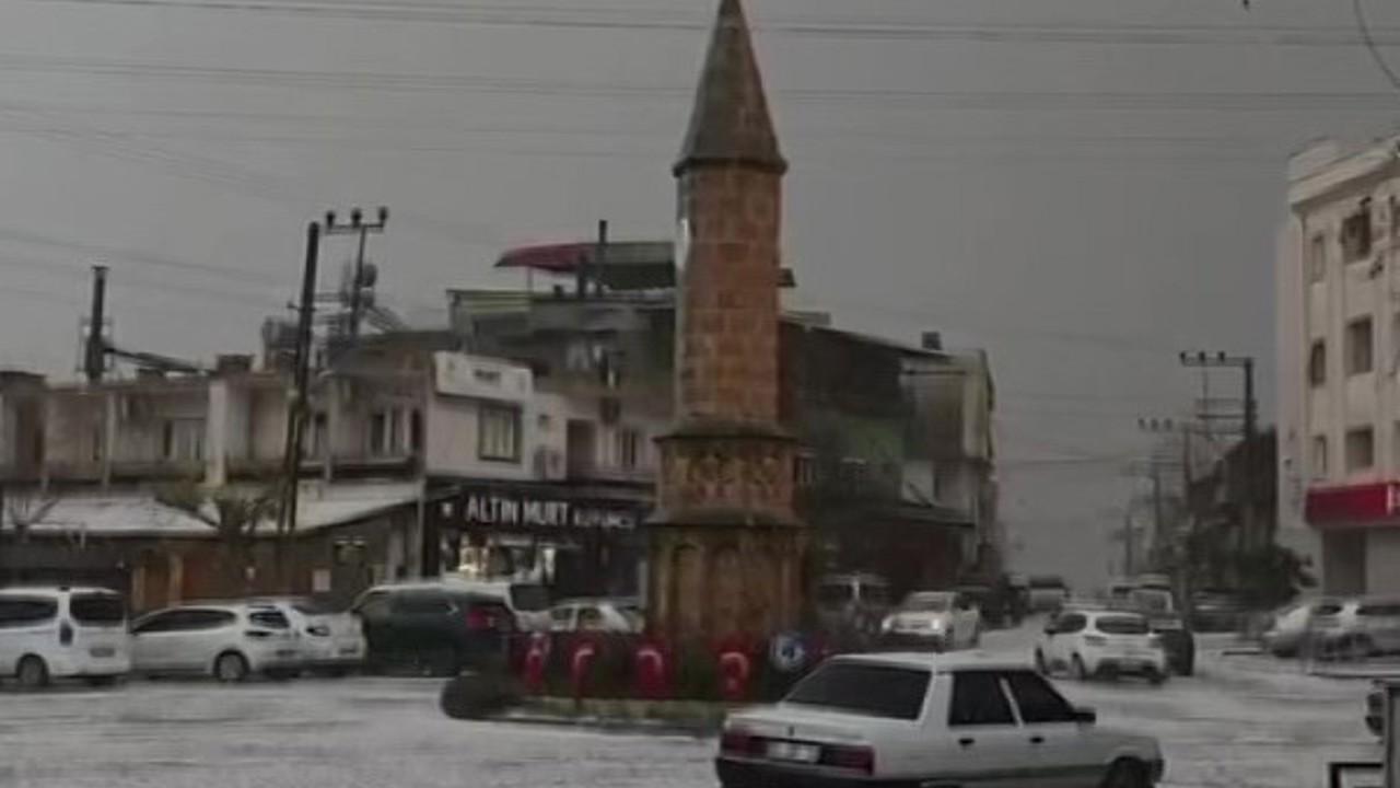 Adana’da dolu yağışı etkili oldu
