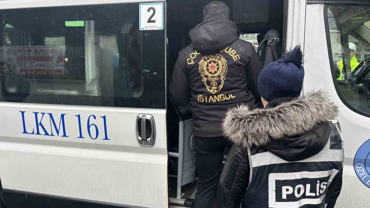 Şişli’de polis ekiplerinden okul çevrelerinde sıkı denetim
