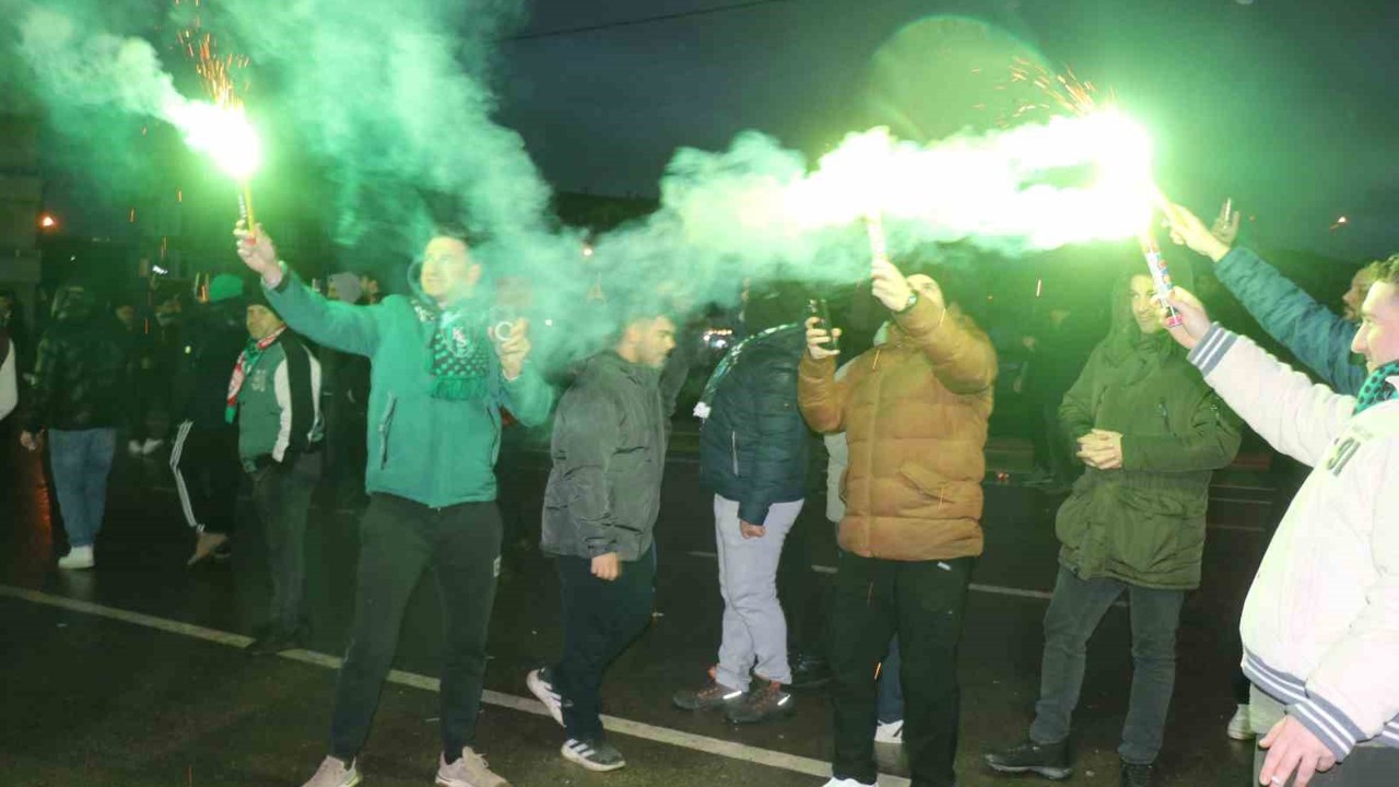 Kocaelispor ile Fenerbahçe stadyuma geldi
