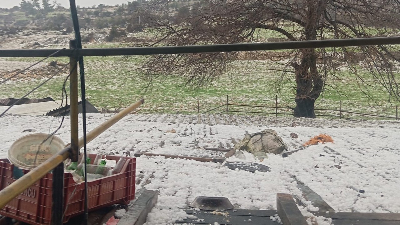 Mersin’de dolu: Ekili alanlar zarar gördü
