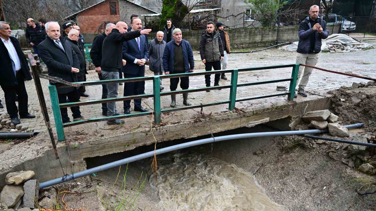 Isparta’da su baskını meydana gelen köyde hasar tespit çalışmaları başladı
