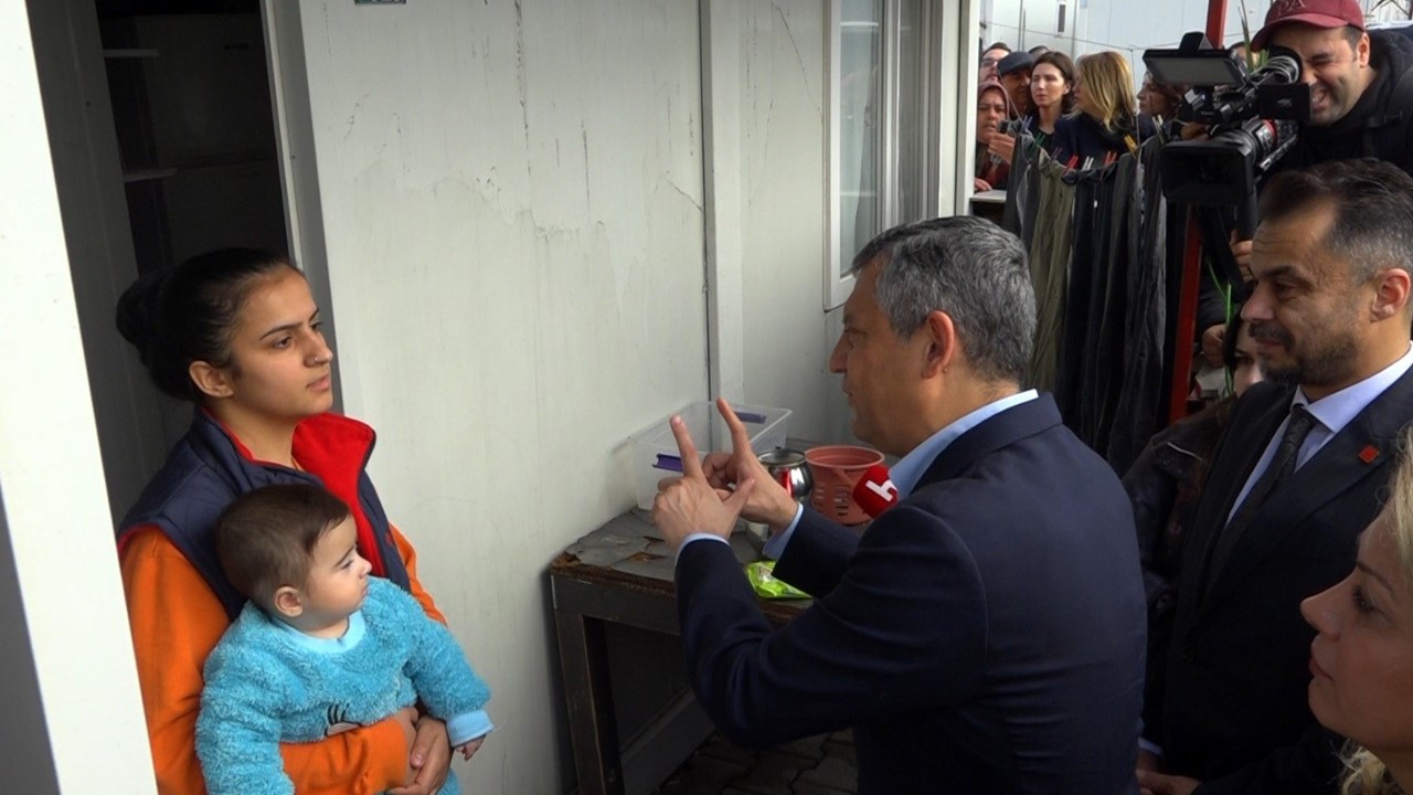 Özgür Özel Osmaniye’de depremzedelerle bir araya geldi
