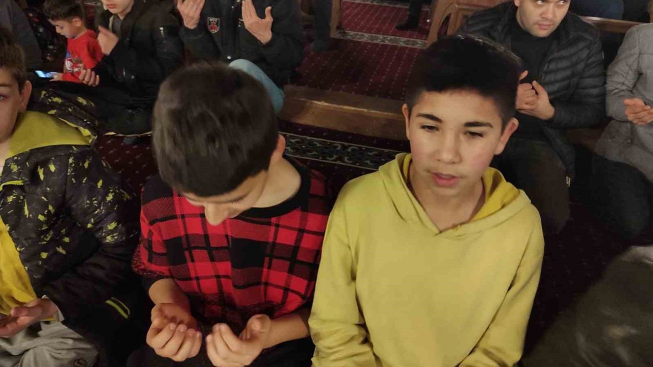 Afyonkarahisar’da Berat Kandili huşu içinde gecti
