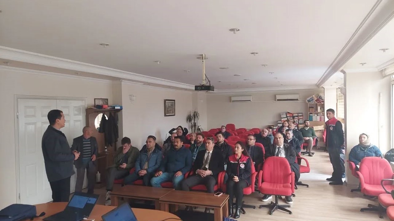 Üreticiler tarımsal risklere karşı bilgilendirildi
