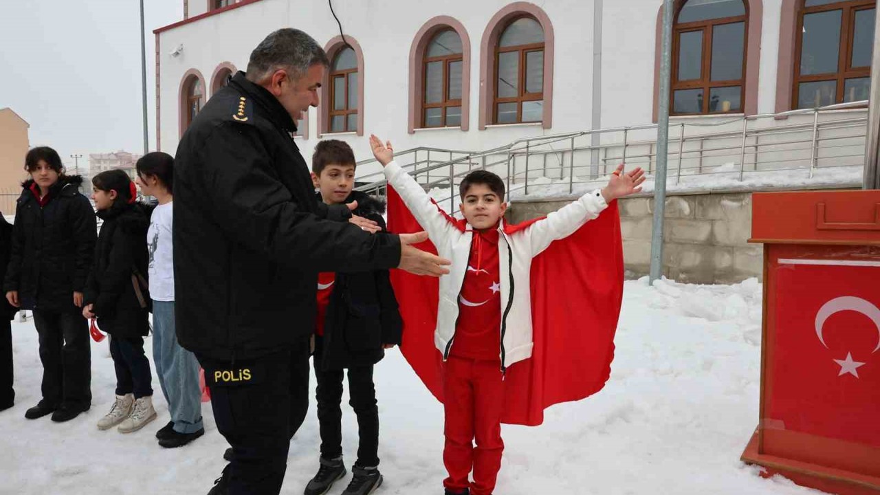 Okullarda bayrak coşkusu
