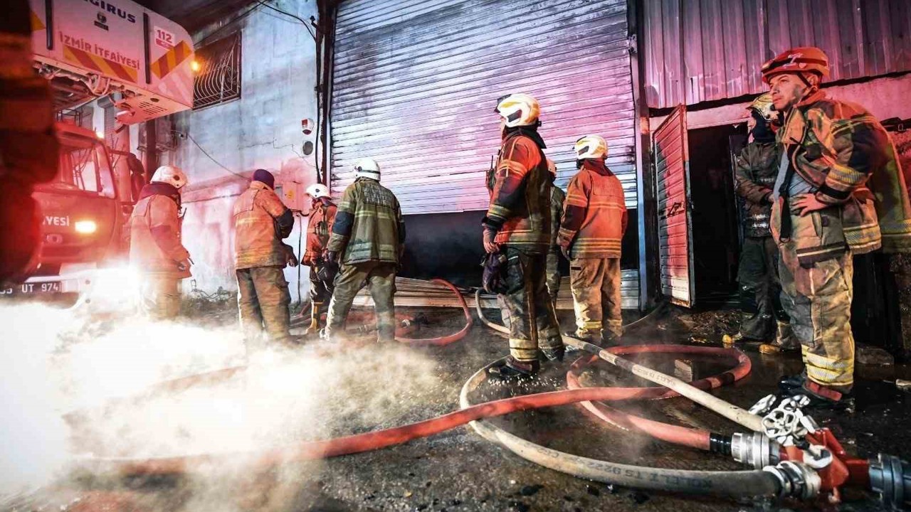 Buca’da mobilya atölyesinde yangın
