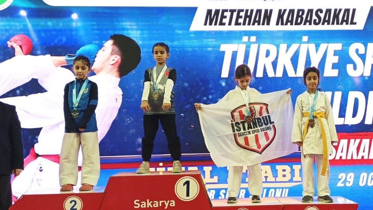 Kartepeli karateciler Sakarya’dan 6 madalyayla döndü
