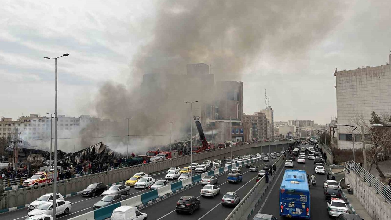 Tahran’da kapalı semt pazarında korkutan yangın
