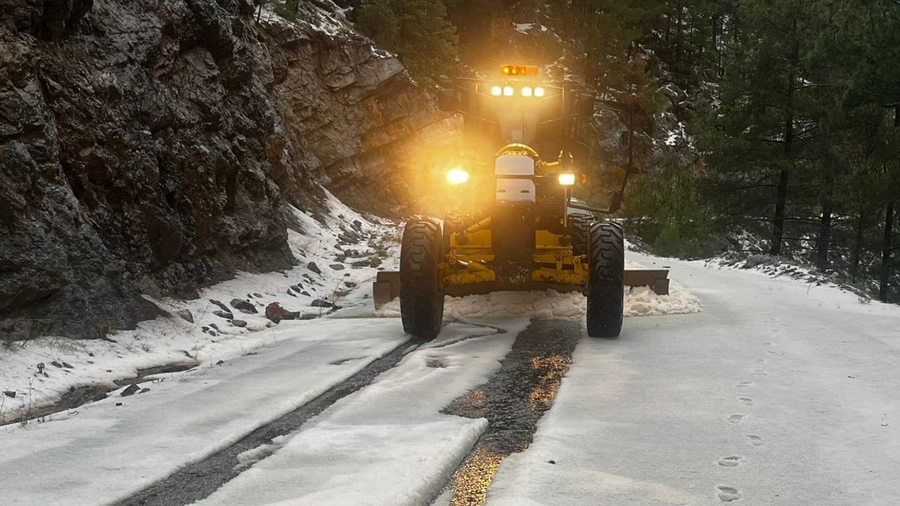 Alanya kırsalında ekiplerin kış mesaisi sürüyor
