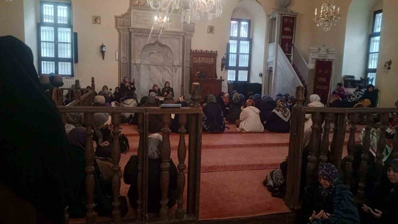 Kadınlara Berat gecesinin faziletleri anlatıldı
