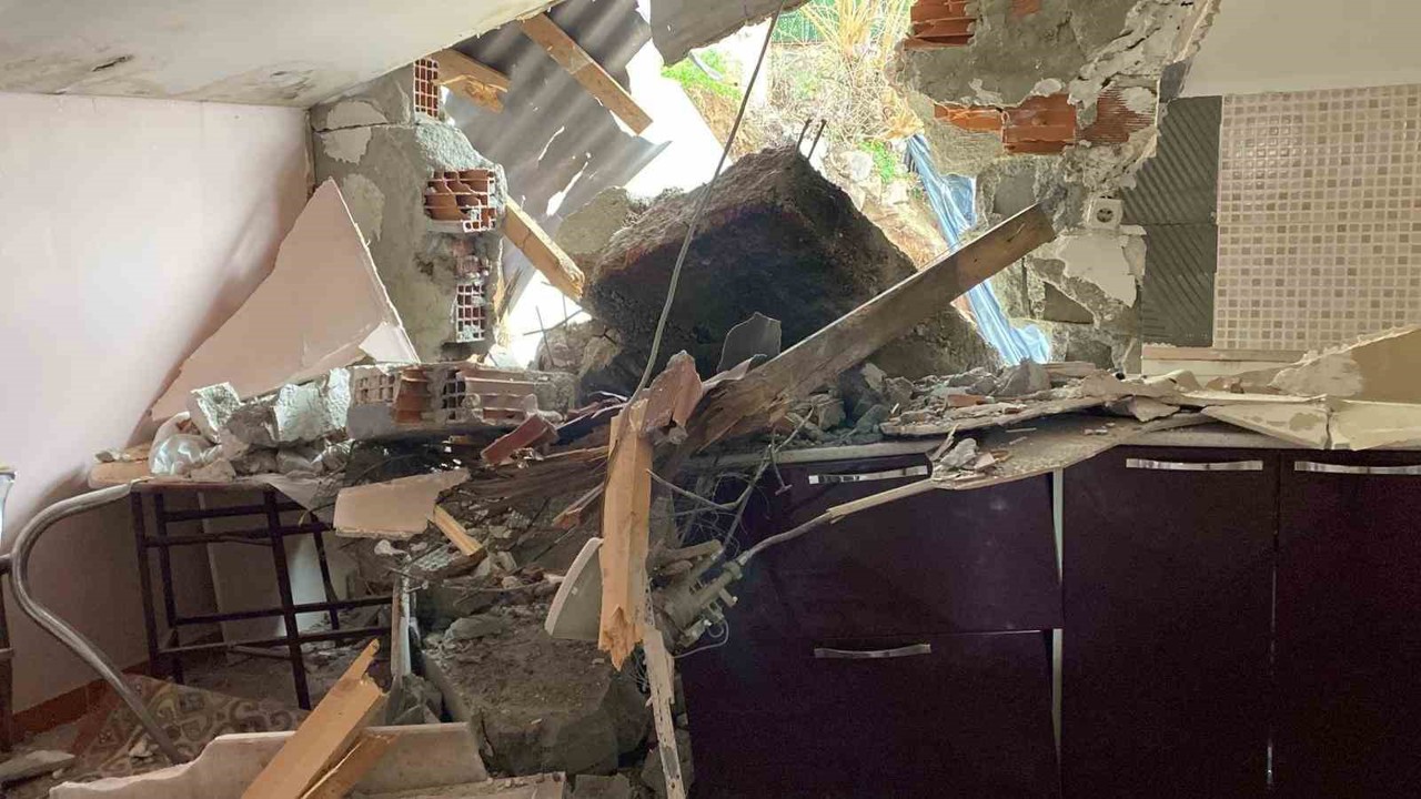 İstinat duvarı çökünce ortalık savaş alanına döndü
